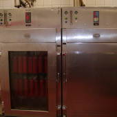 dvě automatické počítačem řízené udírny od firmy BASTRA na tekutý kouř, které používáme od roku 1997